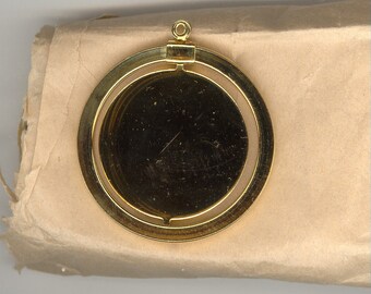 Vintage Spinner Gold Tone Pendant You Add Cabochon or Picture Just Under 2 Inches