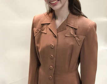 Vintage ladies 1940s gabardine suit tan, original buttons,bows