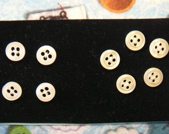 9 white round buttons 5 + 4 / off white, 9 mm diameter.