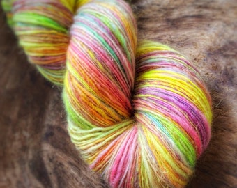 Bubbles - supreme corridale wool - single thread handspun shawl yarn 103gr 495m