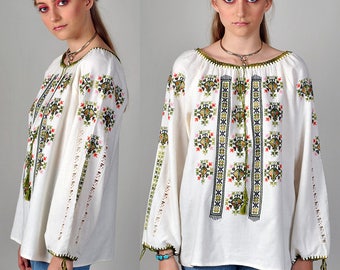 vintage 1970's beautiful embroidered, bohemian, free spirit blouse H1