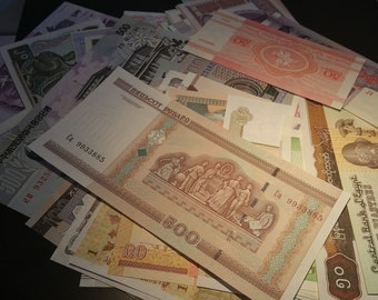 52 Pieces of Paper Money in Many Countries