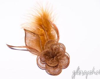 Fascinator and flower brooch in a light brown