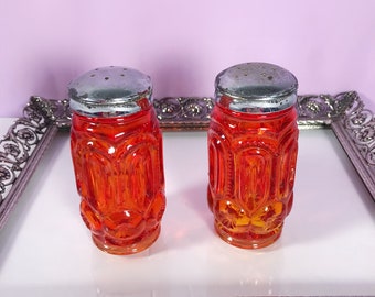 Vintage L.E Smith amberini orange moon and stars Salt and Pepper shaker set. Bright orange salt and pepper shakers, salt and pepper shakers
