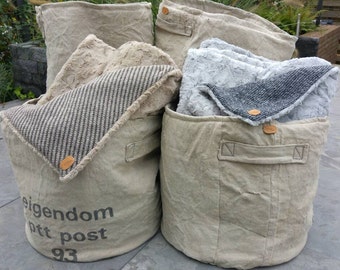 Sturdy vintage postbag Storage basket