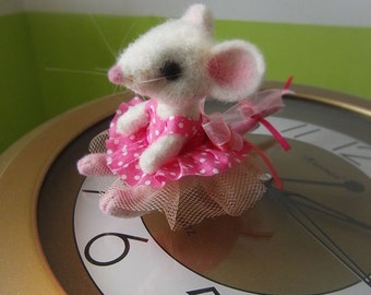 Needle felted mouse figure, Felt mouse doll, miniature mouse, Cute mouse, Little mouse, felted animals, soft sculpture
