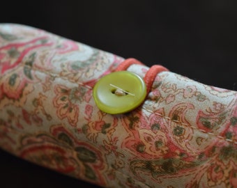 Green and Peach Paisley Pen Roll