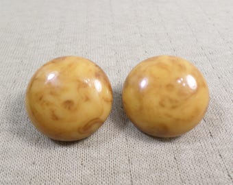 BAKELITE TESTED! Beautiful Vintage Gold Tone Pair Of Butterscotch Marbled Bakelite Clip On Earrings, DL# 4935