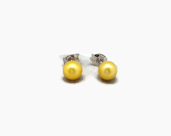 Earstuds with yellow freshwater pearls