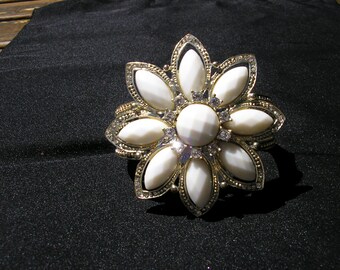 STATEMENT BANGLE