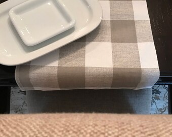 Farmhouse Table Runner | Plaid Table Runner | Country Table Runner | Spring Table Runner | Rustic Table Runner | Buffalo Plaid Table Runner