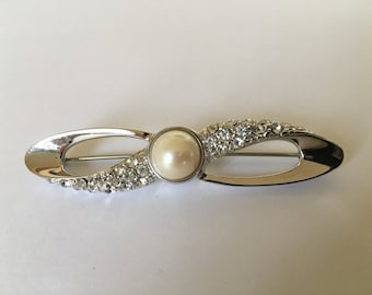 Wonderful Stylish Vintage Large Monet Rhinestones, Faux Pearl Silvertone Metal Brooch/Pin