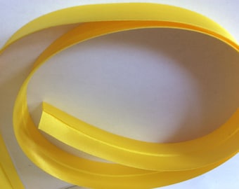 25mm silky sateen bias binding, yellow no32