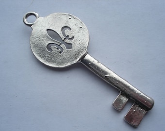 85mm Ancient Look Tibetan Style Alloy Pendant, Lead and Nickel Free, Antique Silver Key with Fleur De Lis, C324