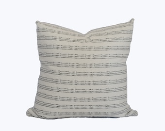 Linear dot pillow cover "Lennon"