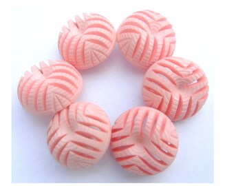 6 vintage pink plastic buttons 20mm, 8mm thick with ornament