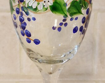 Daisies and Berries - Wine Glasses