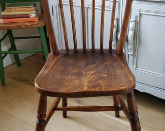 WINDSOR CHAIR. vintage chair. kitchen chair. dining chair. extra chair. extra seating. wooden chair (1455)