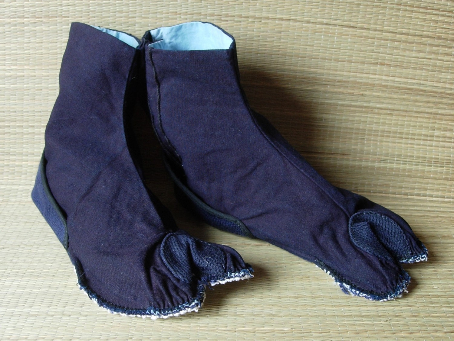 Jika-tabi Tabi Socks for working on the ground with sashiko