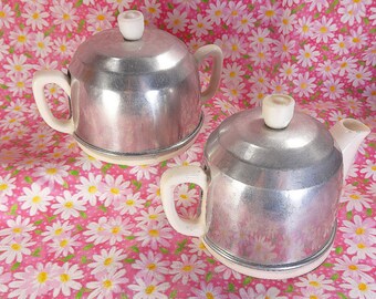 Sugar and Creamer Retro