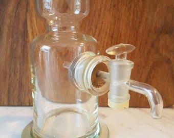 Laboratory bottle with tap and stopper