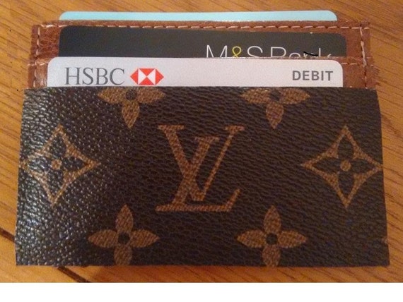 Louis Vuitton Credit card holder Covered in ReCycled genuine