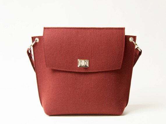 Wool Felt FLAP BAG / maroon tote bag / dark red bag / womens bag / felt shoulder bag / elegant bag / made in Italy