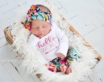 Hello world / hello world outfit / floral leggings / take home outfit / newborn pictures / baby girl outfit / hospital outfit / girl legging