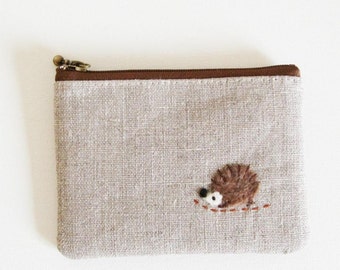 mini zipper pouch - Linen with a hedgehog applique
