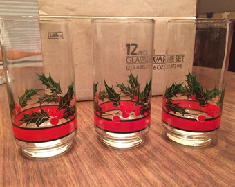 Vintage 12 piece Holly & Berries Glassware set, Libbey, drinkware