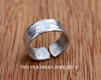 Silver Toe Ring - Hammered Toe Ring - Hammered Midi Ring - Wide Metal Band - Wide Toe Ring - Adjustable Aluminum Ring - Two Feathers Jewelry