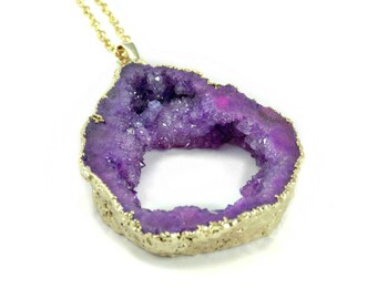 Geode Necklace, Trendy Necklace, Fashion Jewelry, Trendy Jewelry, Purple Necklace, Geode Slice, Cool Gifts, Purple Druzy Geode Crystal Slice