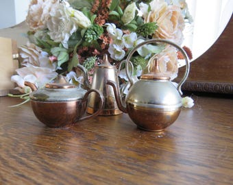 A set of vintage brass and copper doll's house kitchenware