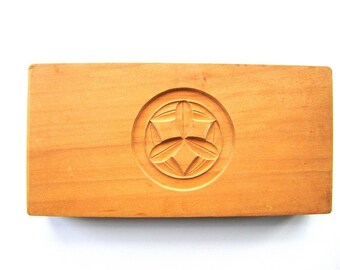 Vintage Kashigata - Japanese Cake Mold - Wood Mold - Wood Cake Mold - Vintage Mold - Kamon - Family Crest - bamboo leaf - caltrap