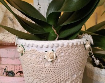 Cache pot Shabby chic dans la collection les jardins d'Ophélie