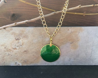 Green Shell Necklace//Gold