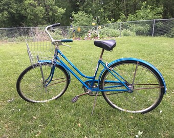 Vintage Schwinn Bike, Schwinn Breeze Bike, Schwinn ladies bike, Beach Cruiser FREE PICKUP -- or local delivery only