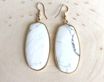 White Howlite Drop Earrings // White Grey Oval Earrings // White Dangle Earrings // Gold Earrings