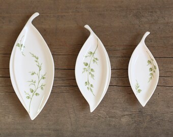 White Ceramic Leaf-Shaped Trinket Dish Set of 3 with Delicate Green Leaf Pattern