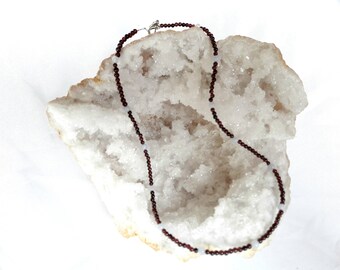 Garnet quartz necklace white