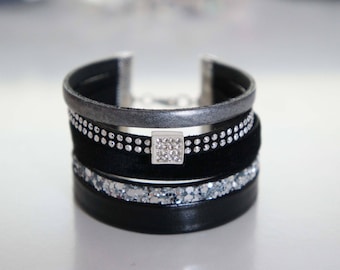 Black velvet Cuff Bracelet - has not velvet.