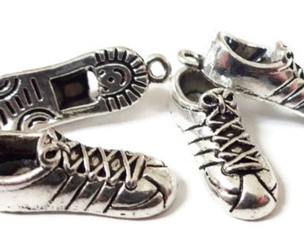 20 BULK, Gym Shoe Charms 28x9mm ITEM:J14