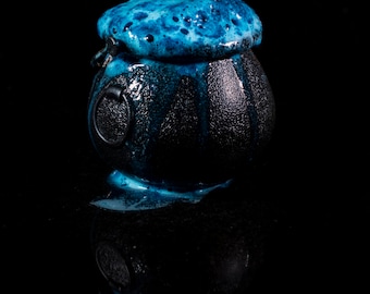 LUNAR, Berry Bewitching Berry Scented Cauldron Bath Bombs!