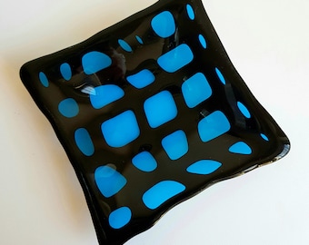 Blue and black lattice dish