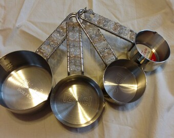 Beaded measuring cups