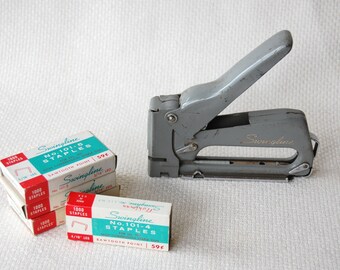 Vintage Swingline 101 Staple Gun with Staples made in Long Island City, N.Y. Smooth Working Mechanisms Great for Framing Canvases