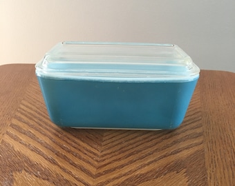 Pyrex 502 - B Blue refrigerator dish with lid