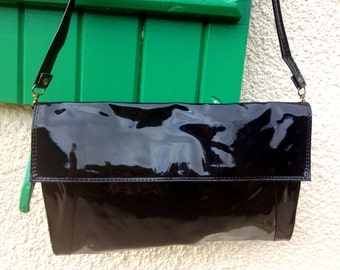Varnished black pouch, 80's