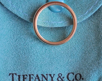 Hand made Vintage 18ct Tiffany Wedding band 3mm wide x 2mm Valuation 1.400K Tiffany Hallmarks Size O US 7 4.2gms