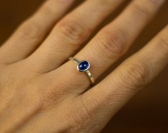 Anello in argento con un naturale cianite, fatto a mano in argento 925 ml. anello solitario.